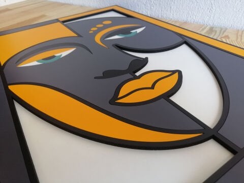 Valoris – Soyut Yüz Temalı MDF Ahşap Katmanlı Duvar Tablosu | El Boyama & Lazer Kesim