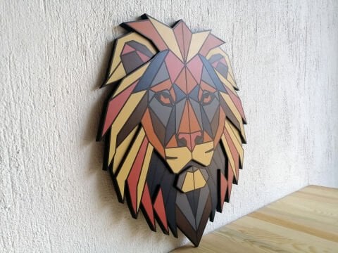 Solaris – Geometrik Aslan Başlı MDF Ahşap Katmanlı Duvar Dekoru | El Boyama & Lazer Kesim