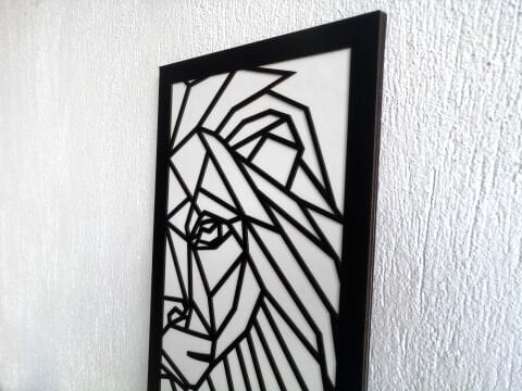 Rava – Geometrik Aslan Figürlü Siyah Beyaz  MDF Ahşap Katmanlı Duvar Tablosu | Lazer Kesim