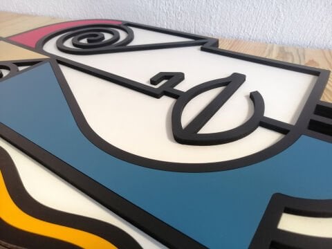 Mneme – Geometrik Kadın Yüzü MDF Ahşap Katmanlı Duvar Tablosu | El Boyama & Lazer Kesim