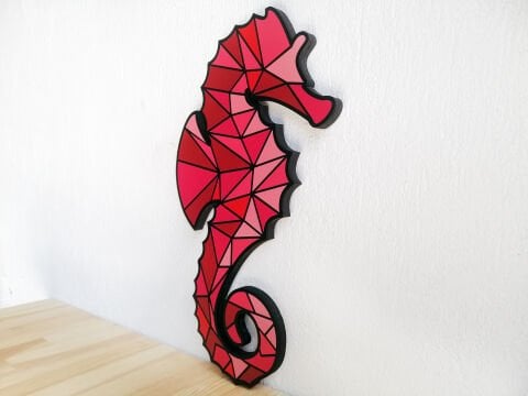 Corallus – Geometrik Deniz Atı MDF Ahşap Katmanlı Duvar Tablosu | El Boyama & Lazer Kesim